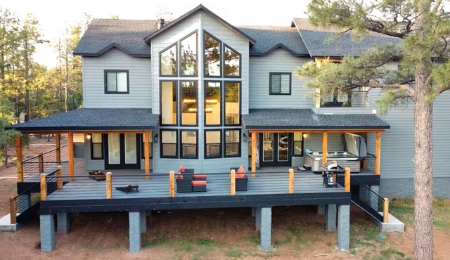 New Cabin In Pines, Hot Tub, Deck, Pet Friendly