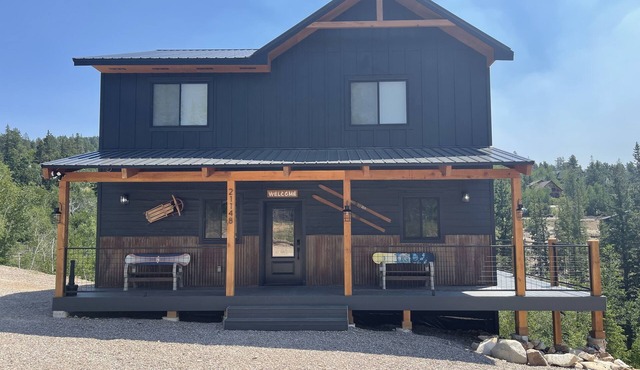 NEW Cabin in Terry Peak! Views, Space, and lots more! Sleeps 14, NO bunk beds!