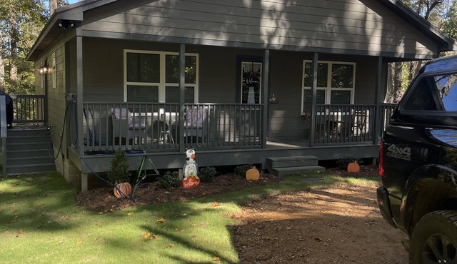 New Cabin in woods at pickwick. 3 BR 2 bath, near Stateline ramp & state park