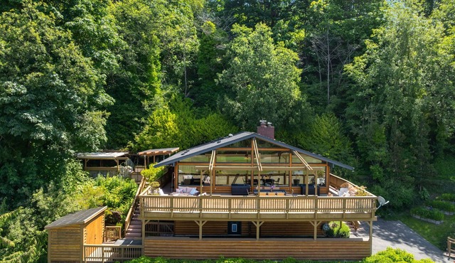 NEW-Cabin, Olympic NP, Mountain & Ocean Views, Hot Tub, Pet-Friendly, Gameroom