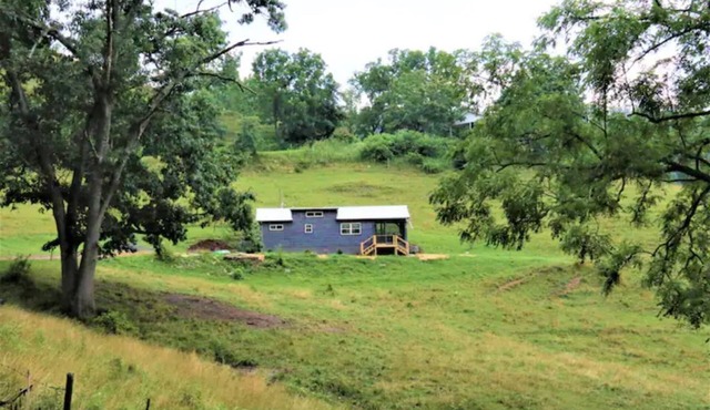 * NEW* Cabin on the Farm, Cozy, Comfortable, Relaxation