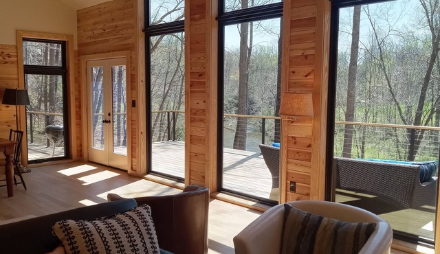 NEW Cabin Overlooking the Rockfish RIver Heart of Nelson! Be 1st to Book!