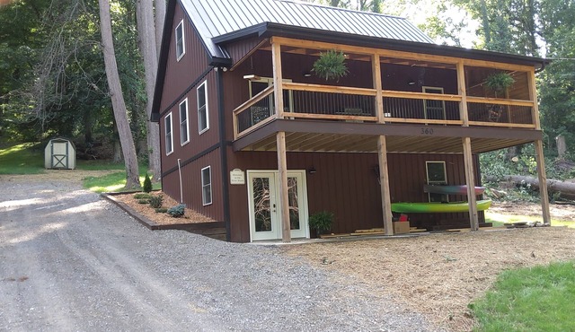 New cabin with kayaks .2 miles from Public Boat Launchn
