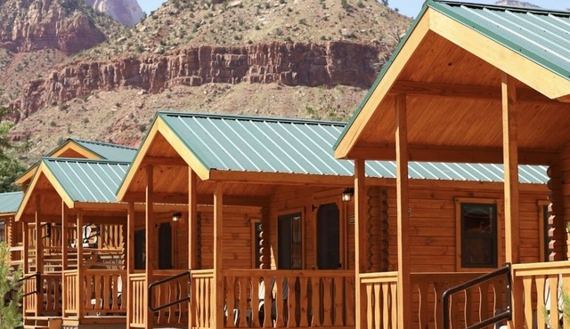 New Cabins in Springdale, Utah. 1/2 mile to the entrance of Zion National Park!