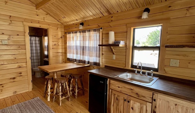 New Cabins in Springdale, Utah. 1/2 mile to entrance of Zion National Park!