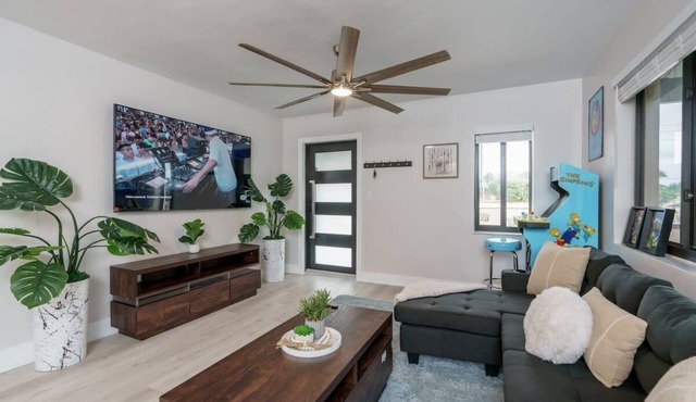 New! Calle Ocho Home w/Simpson’s Arcade!