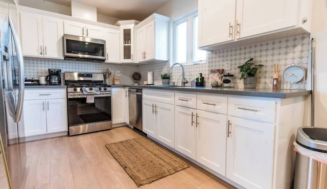 New Calm & Cozy 2bd Townhome 10 min from Universal
