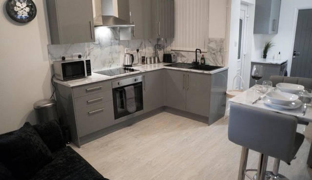 NEW Carlton House Wi-fi Netflix