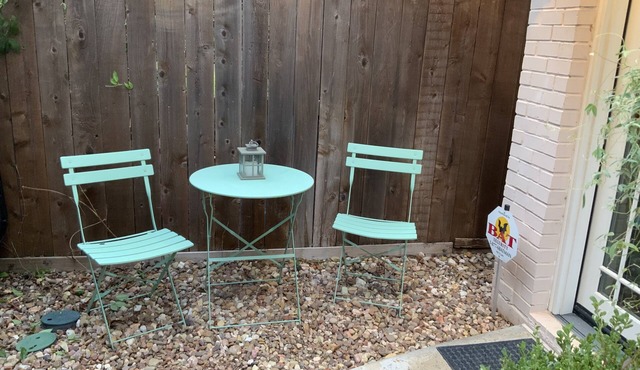 New Carriage House Apartment -Historic neighborhood near Medical District & TCU
