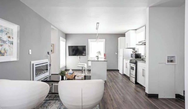 New Castle Getaway | Fireplace | Garage