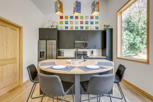 New Castle Getaway w/Grill & Mountain Views!