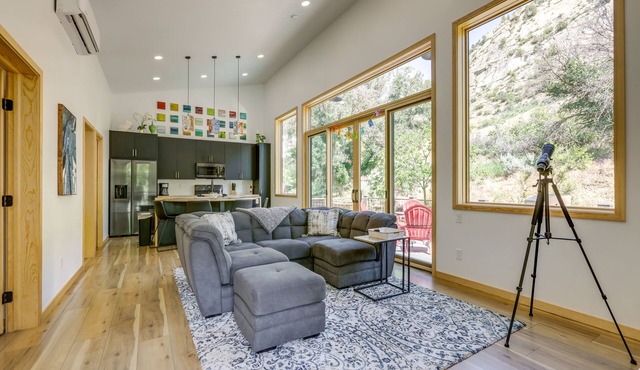 New Castle Getaway w/Grill & Mountain Views!