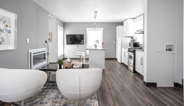 New Castle Retreat, Stay in Style for Gen Con!