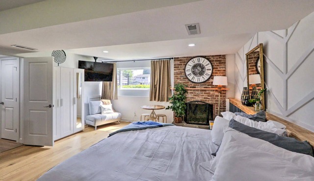 NEW! Cat/Dog-Friendly Apartment Between Seattle & Tacoma!