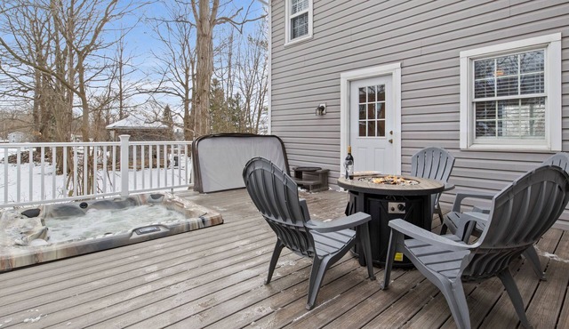 NEW Cayuga Lake, Hot Tub, Dog Friendly, Wine Trail