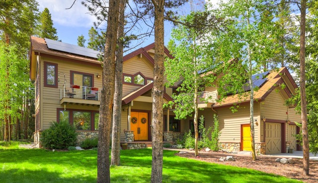 NEW Cedar Lodge on Peak 8 | Private Hot Tub, Firepit, Grill & Easy Shuttle Access