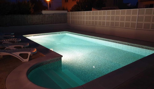 New chalet 7 rooms. Private pool. Next to the sea.Parking. Little crowded beach