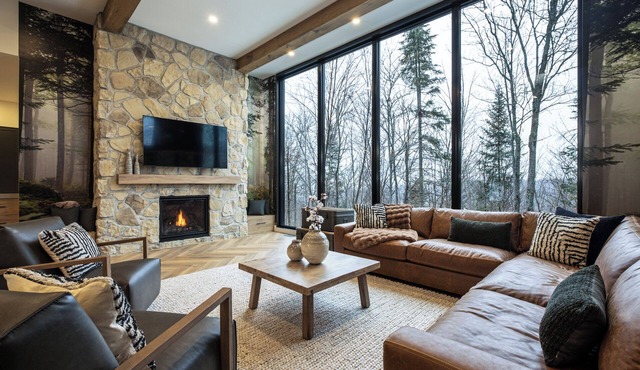 NEW! Chalet Forena | 4 Bedrooms | Hot Tub, Garage, Firepit & Private Secluded Chalet