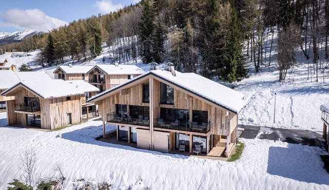 New chalet in La Plagne, direct ski access, sauna, parking, 5 bedrooms