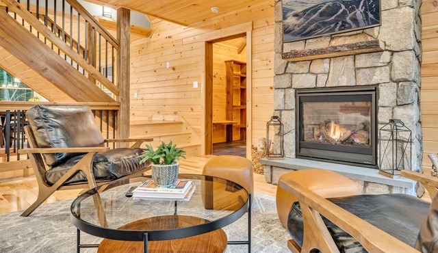 NEW Chalet! Hottub|Arcade|Wet Bar|Slps12|Location!