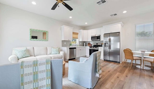 New Champion Cottage - 2BR Retreat Near Sportsplex