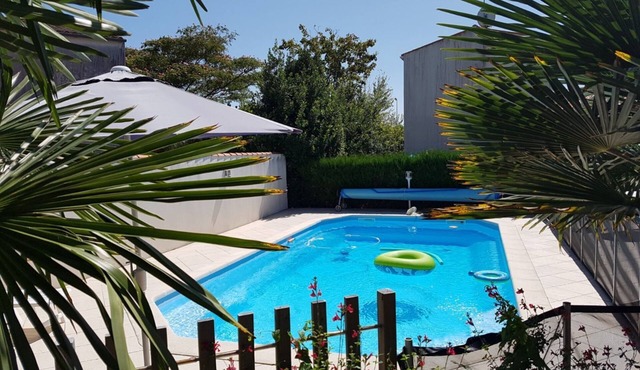 New! Charming house with heated swimming pool, mature garden, village center