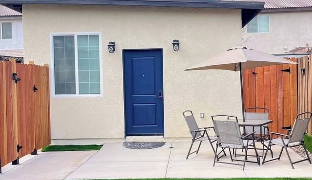New Charming 2-bedroom Casita in nice El Centro with WiFi, AC