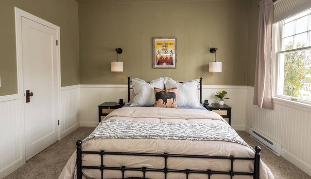 NEW! Charming 2-bedroom house in Uptown Butte