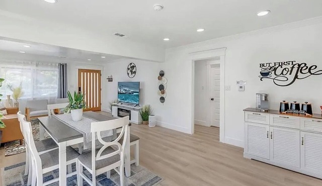 -NEW - Charming 3-bedroom house with WiFi and AC in awesome Long Beach