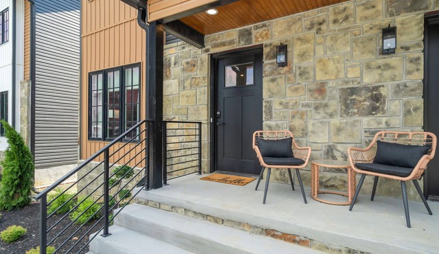 New, charming 3-bedroom townhome with WiFi and all amenities!