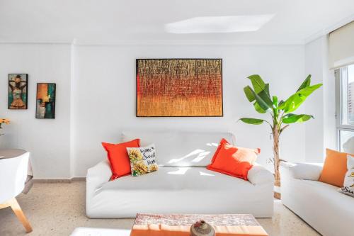 New Charming Apartment by the beach with swimming pool, parking & tennis court