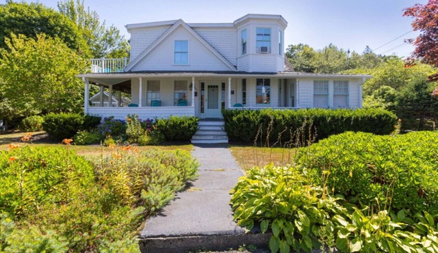 New! Charming coastal property - 2 unique spaces to choose from!