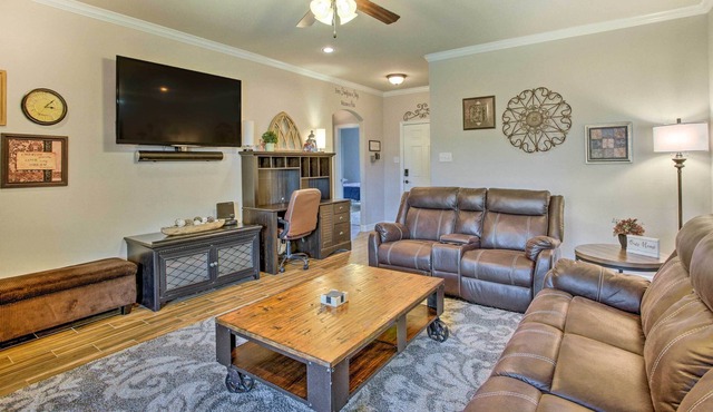 NEW! Charming Family Home ~ 25 Mi to Lake Tawakoni