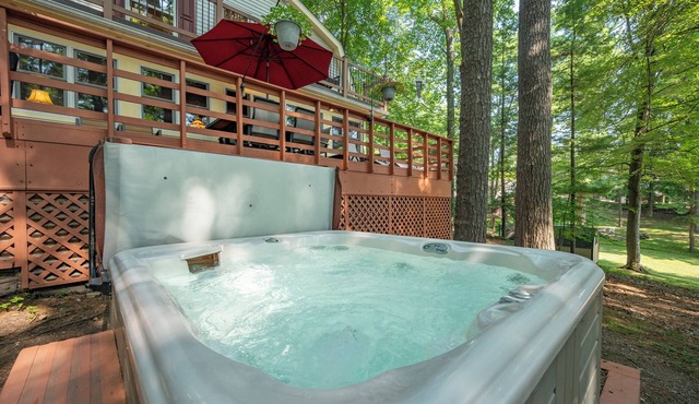 New! Charming Hideaway w/Hot Tub, Fire Pit & Dock