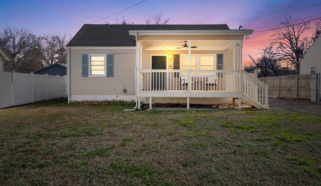 NEW ~ Charming Home near Chattanooga w/fire table & games; child equipped!