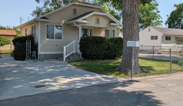 New Charming Murray 2 BR Home just 20 min to mtns or downtown, 5 min to IMC.