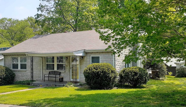 NEW! Charming Ozark Cottage ~ 17 Mi to Springfield