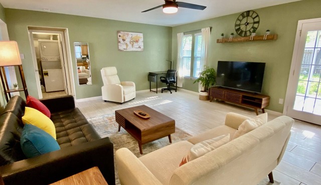 New Charming Private Oasis near Community Pool and Park in NW Austin