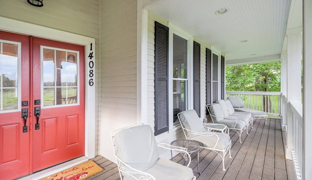 NEW Charming & Spacious Farmhouse Retreat in Grass Lake, MI