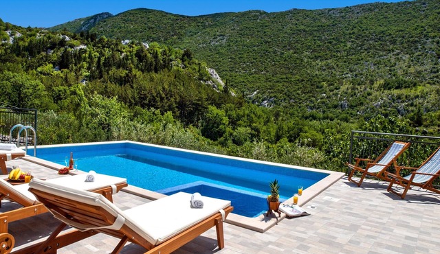 * NEW * Charming stone house Duje with heated pool and jaccuzi