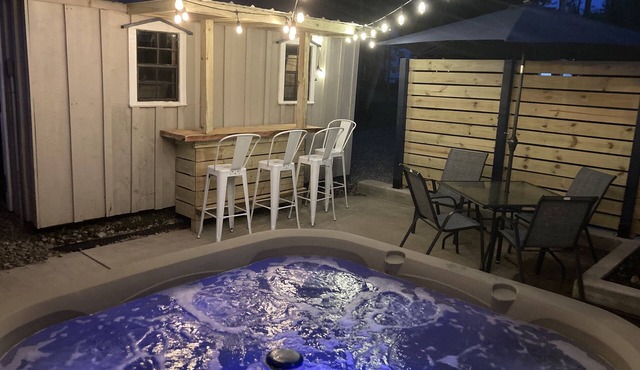 NEW Chautauqua Cottage, Lake Views, King Bed & Hot Tub