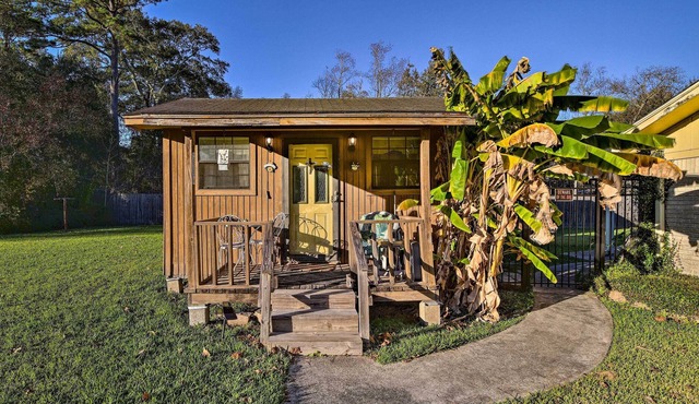 NEW! Cheerful Studio Cottage ~ 10 Mi to Beaumont!