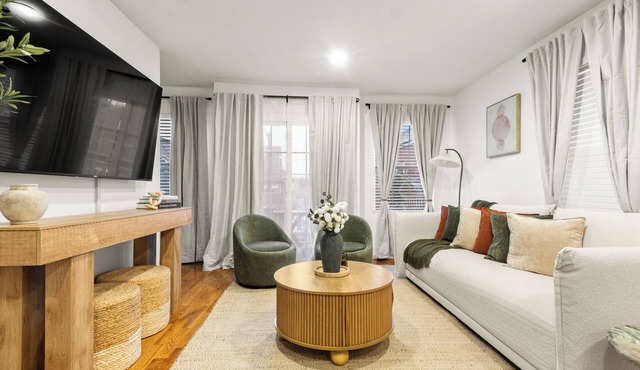 NEW Chic 2BR NYC MetLife Walk to TRAIN + Parking