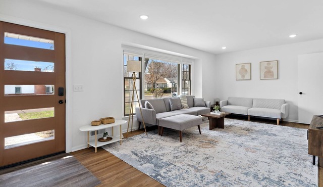 New! Chic 5-Bedroom Retreat!