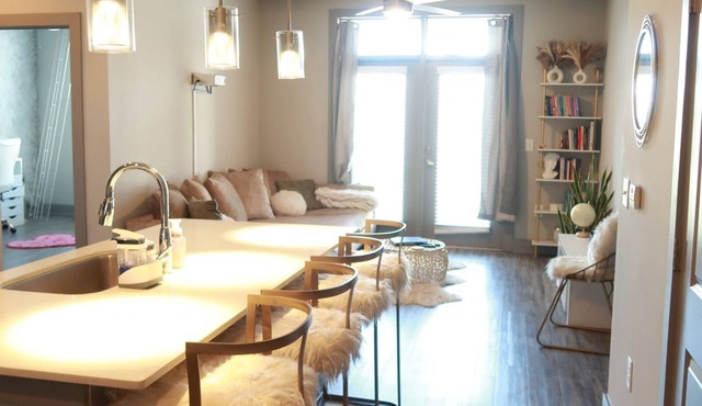 NEW Chic & Cozy City Getaway