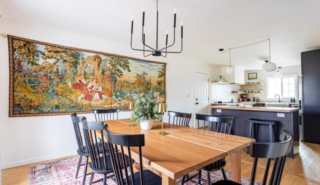 NEW: Chic Family Home in Boutique Town