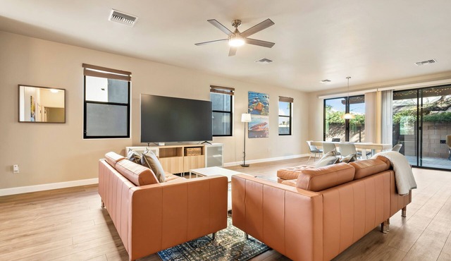 NEW! Chic hideaway, Central Location!