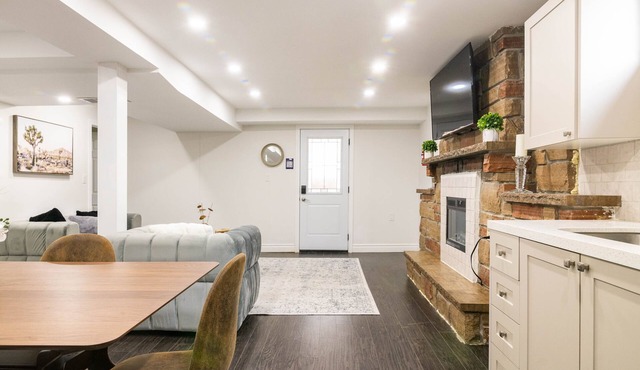 New & Chic Spacious 2BR Home Near Yonge St
