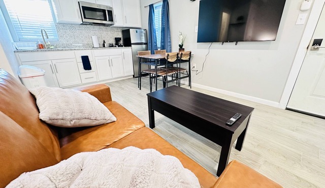NEW Chic Studio w/Gated Accessn