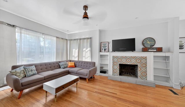 NEW! Chicago Getaway with Pool Table & Modern Comfort